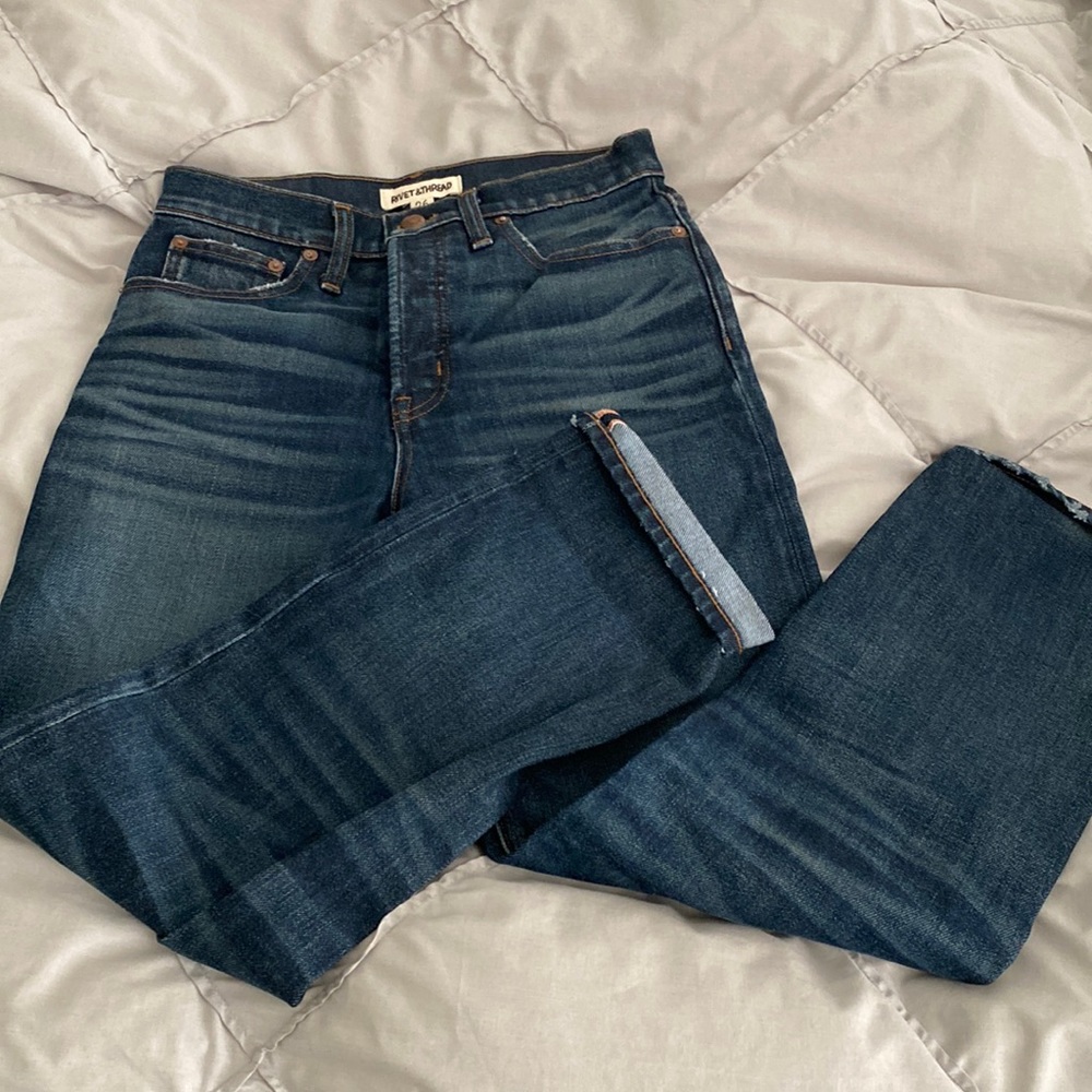 Rivet and thread Jeans.